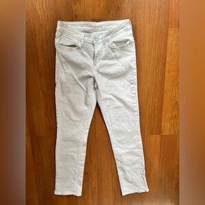 Like new Levis Midrise Skinny 28 white